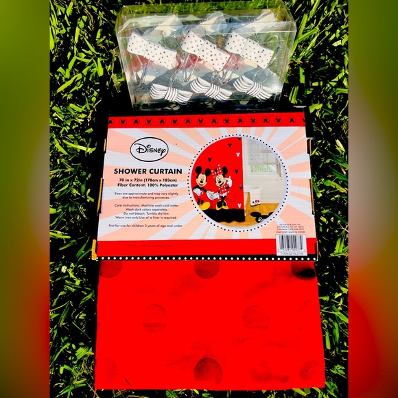 Disney Mickey & Minnie Shower Curtain with bow hooks included - Picture 1 of 4